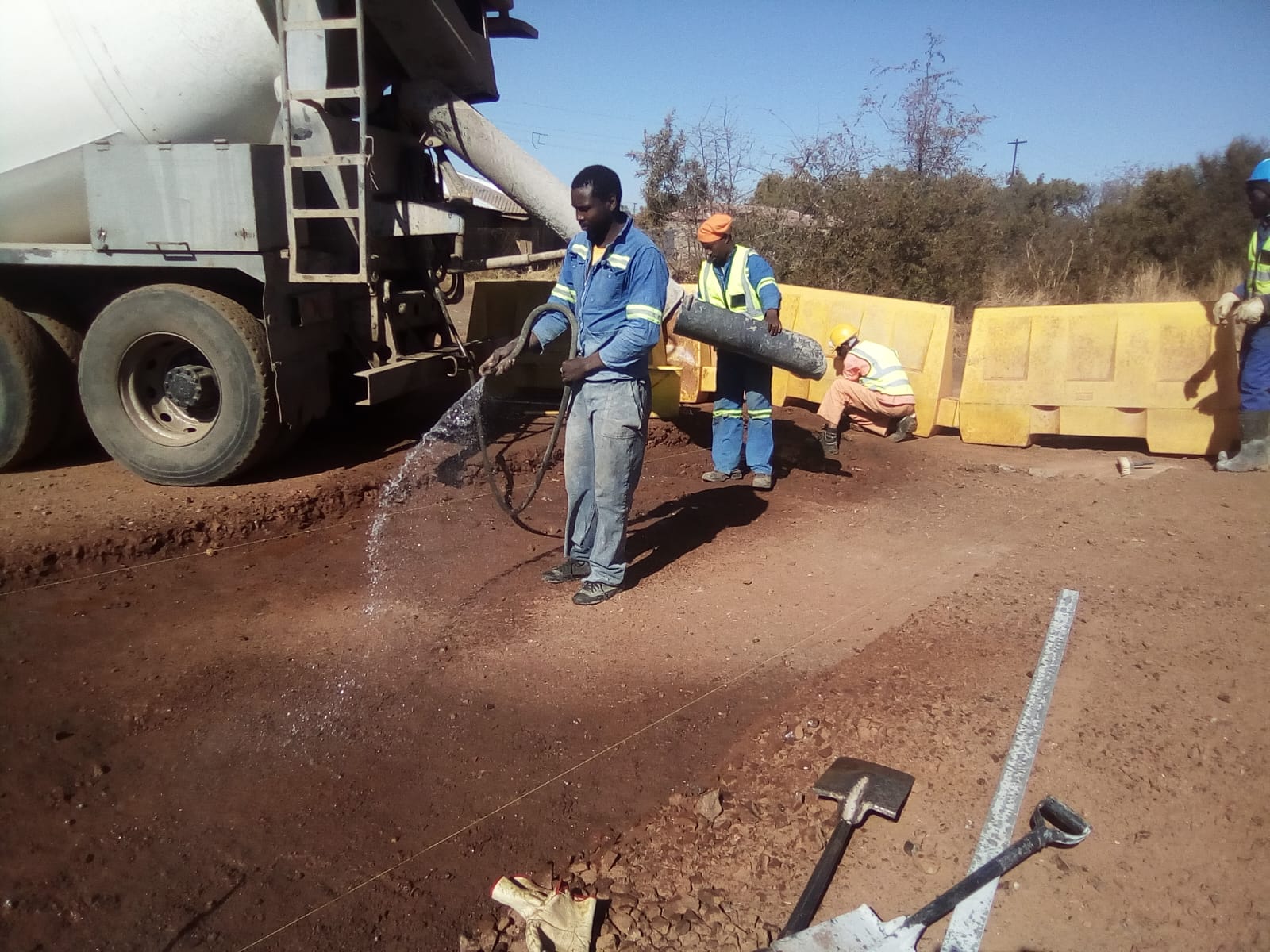 Concrete delivery on site at Zeerust PV Plant