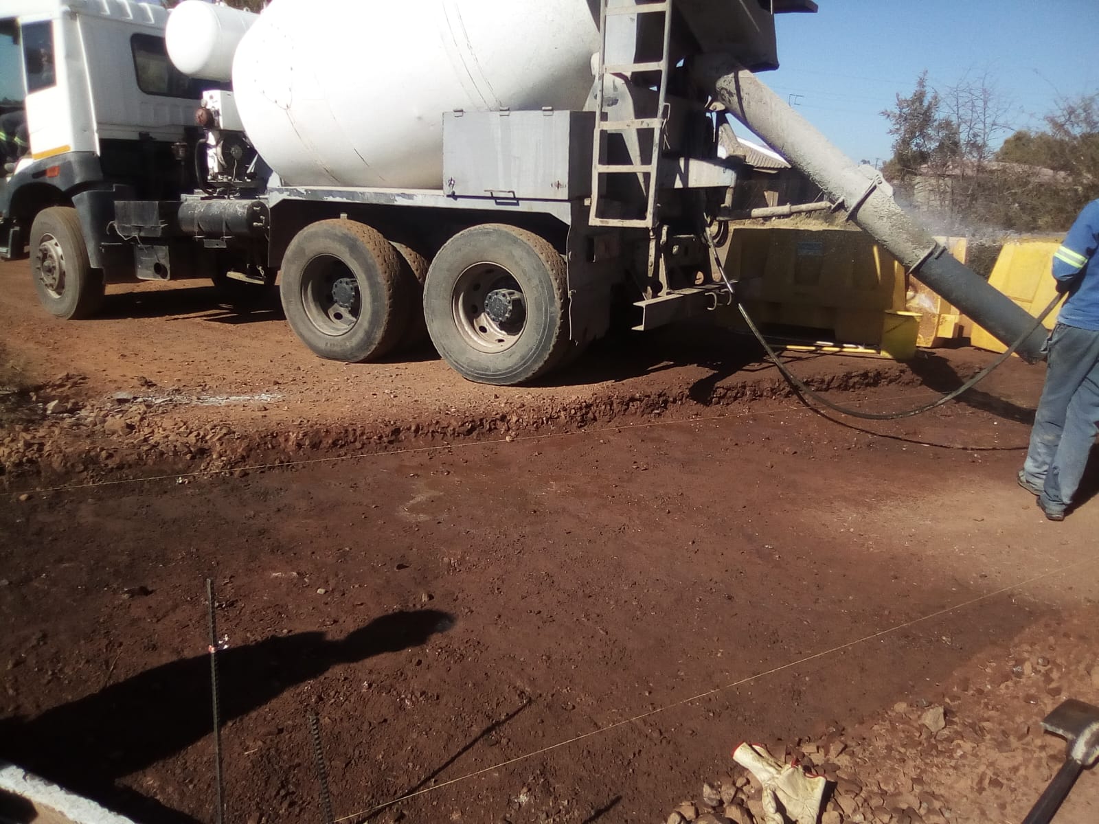 Mobile concrete mixer at Zeerust PV Plant